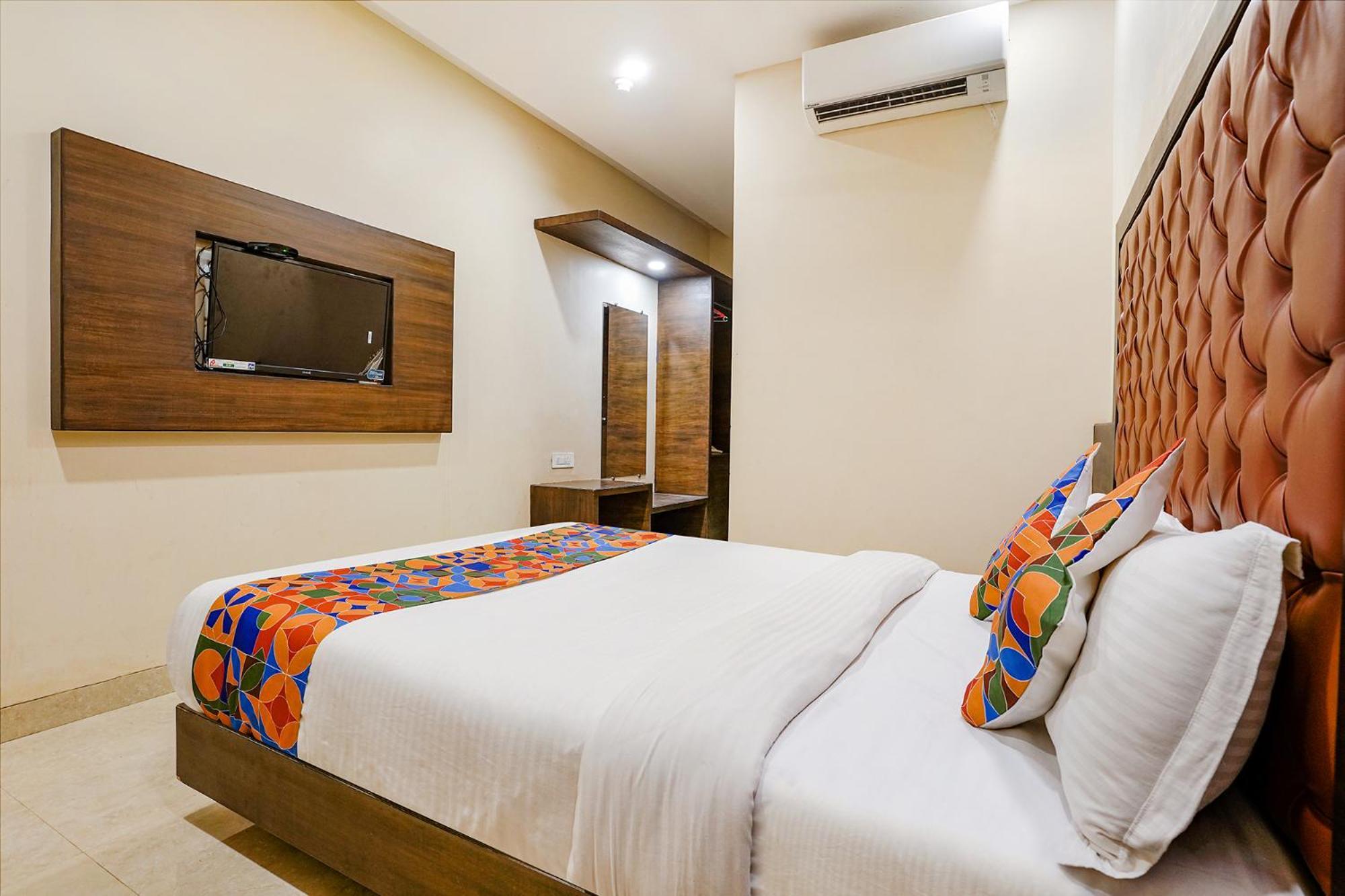 Fabhotel Vertigo Suites - Nr Bkc Mumbai Bagian luar foto