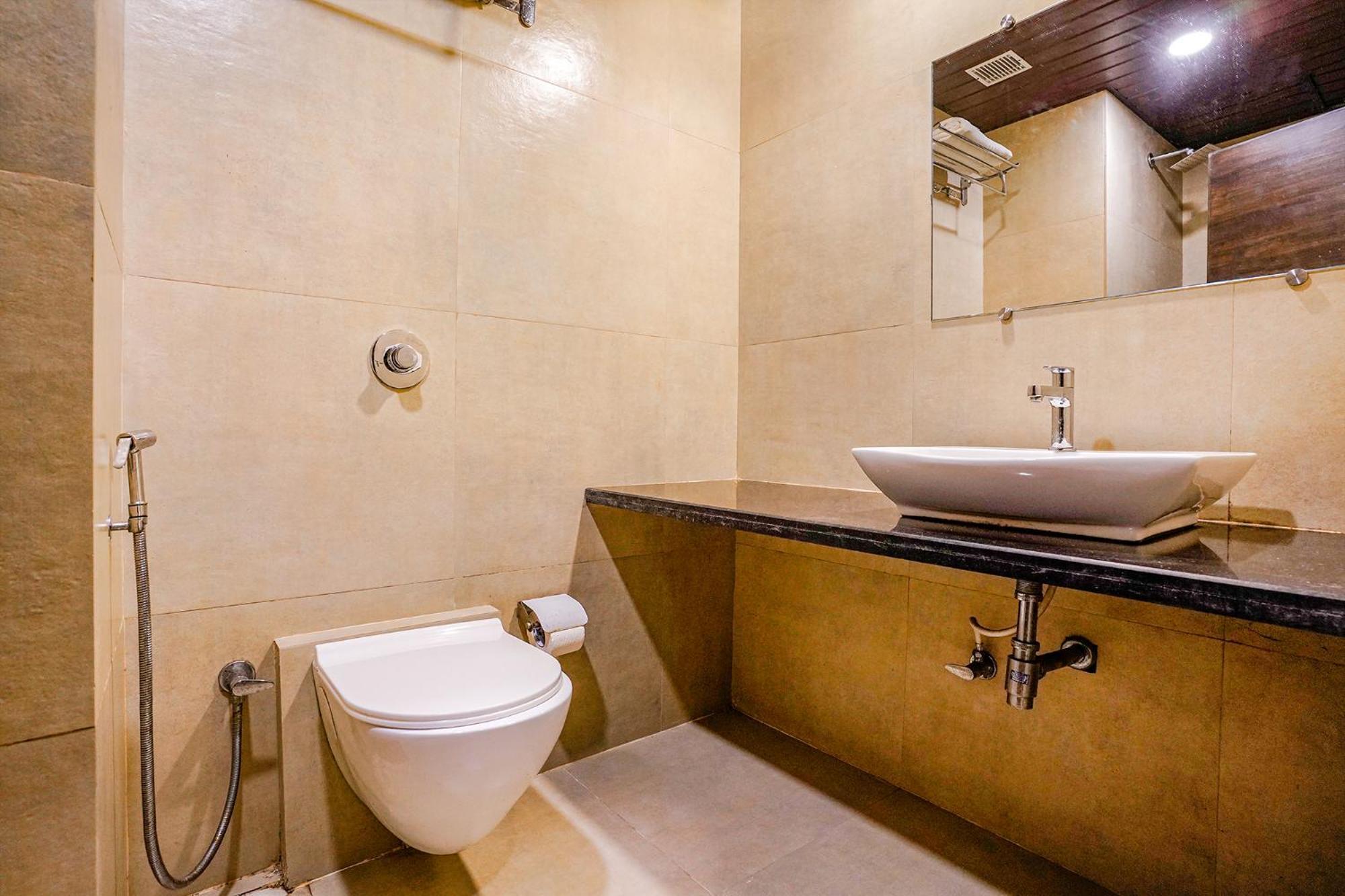 Fabhotel Vertigo Suites - Nr Bkc Mumbai Bagian luar foto