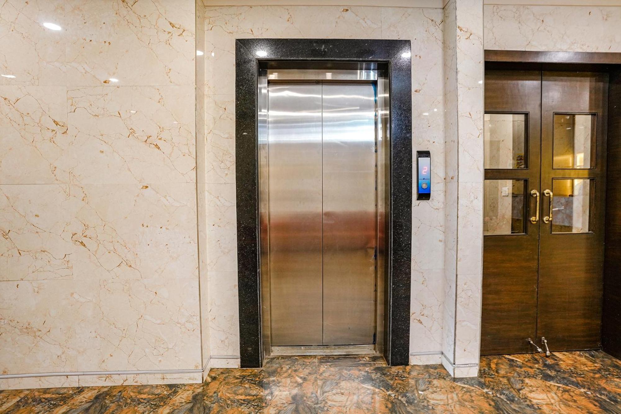 Fabhotel Vertigo Suites - Nr Bkc Mumbai Bagian luar foto
