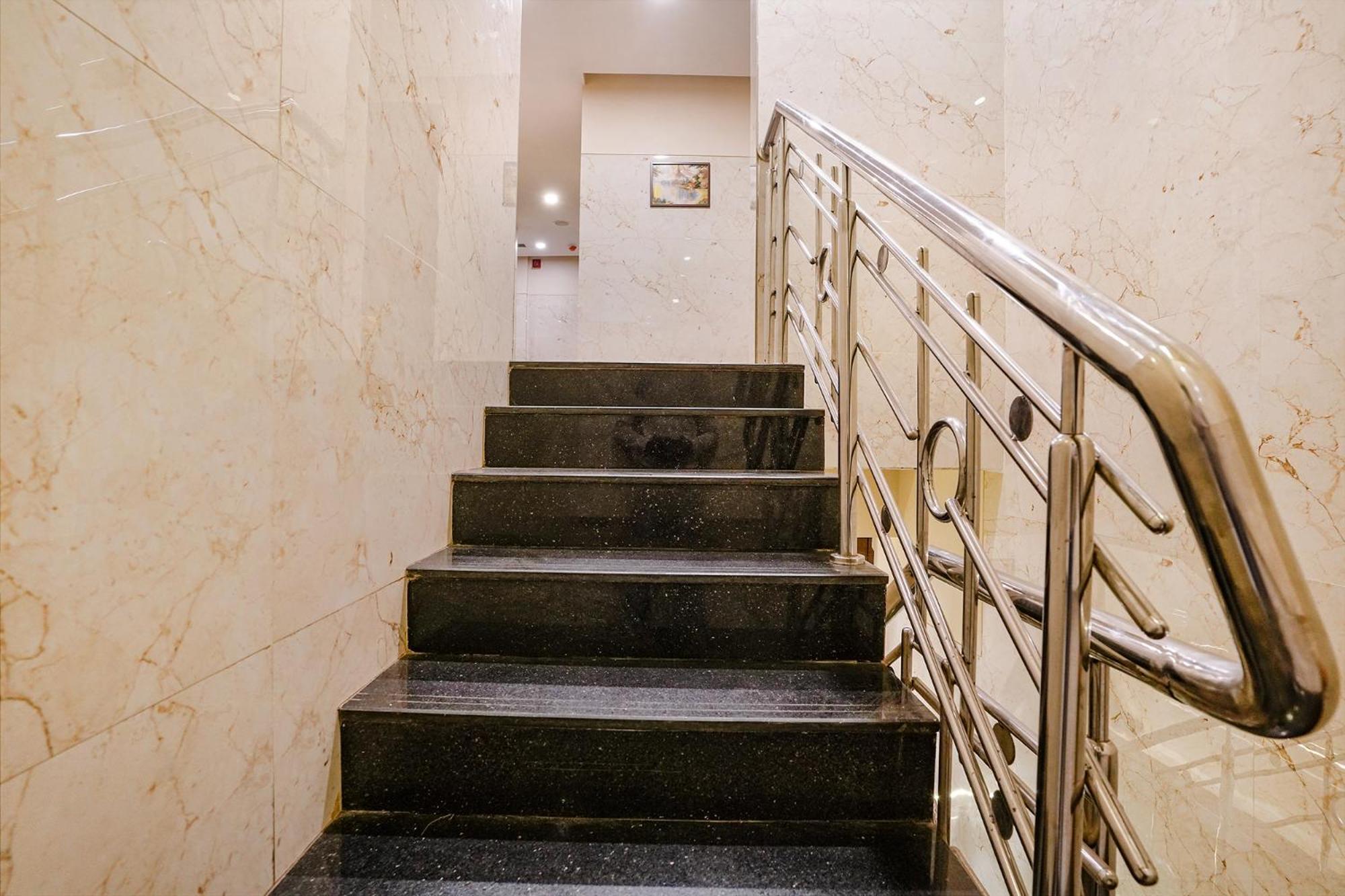 Fabhotel Vertigo Suites - Nr Bkc Mumbai Bagian luar foto