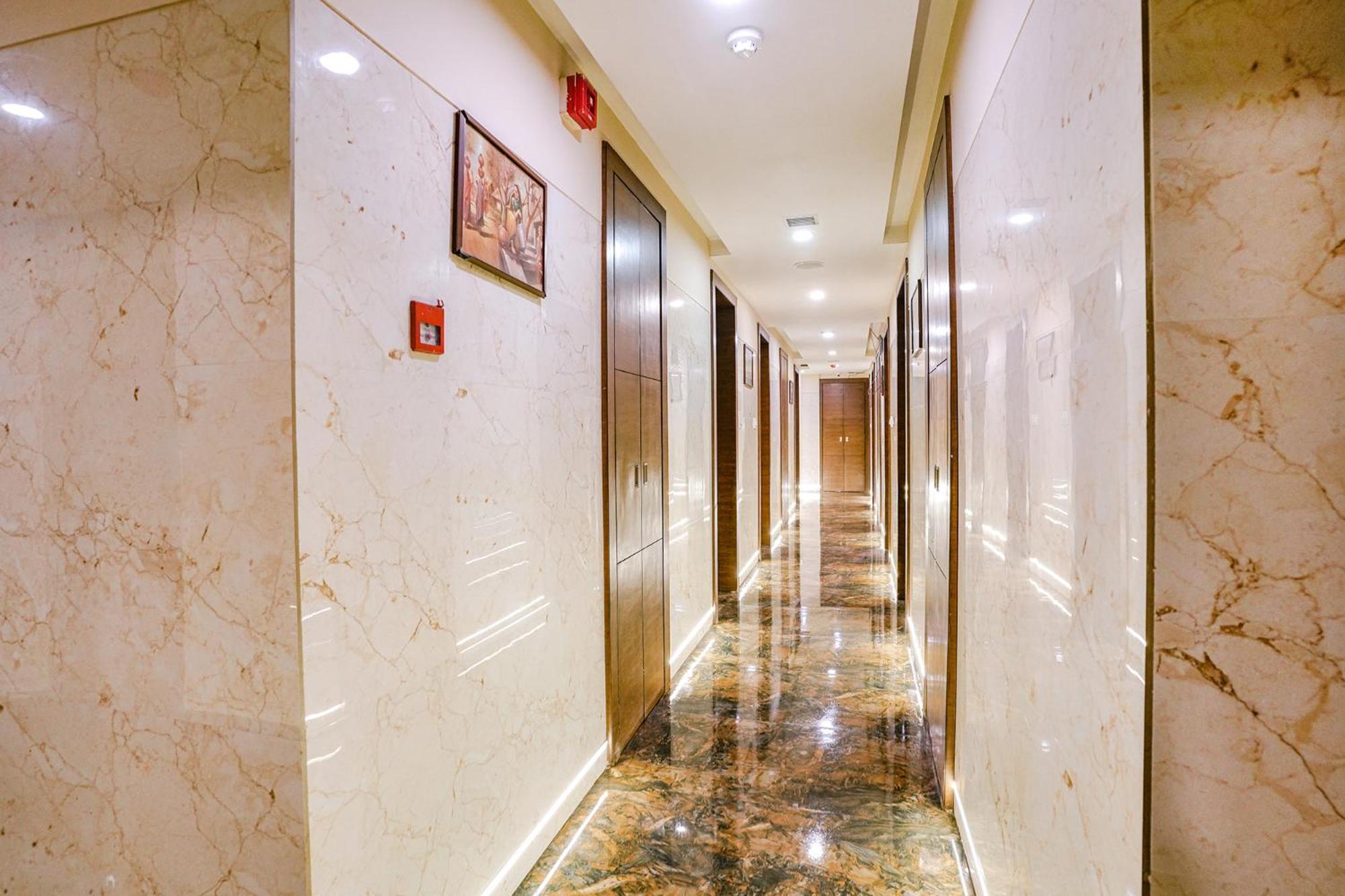 Fabhotel Vertigo Suites - Nr Bkc Mumbai Bagian luar foto
